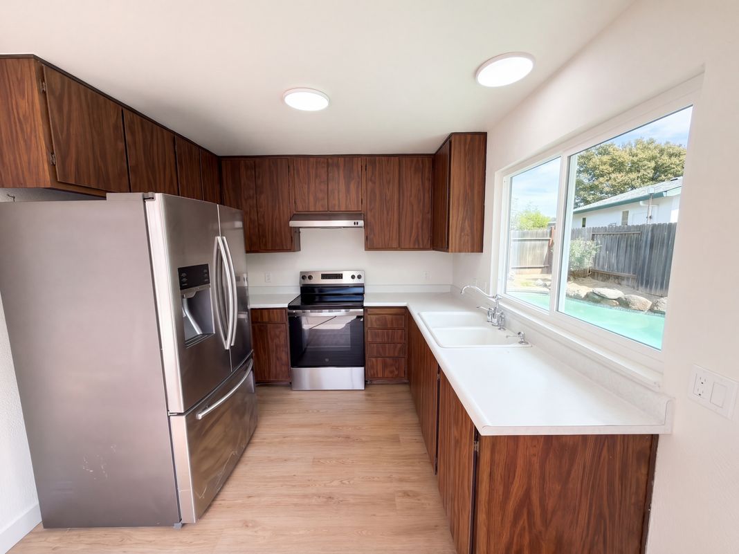 Property photo 2 of 6300 Seyferth Way