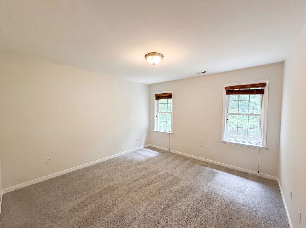 Photo 11 of 26 of 14725 Grand Forest Ct, South Chesterfield, VA