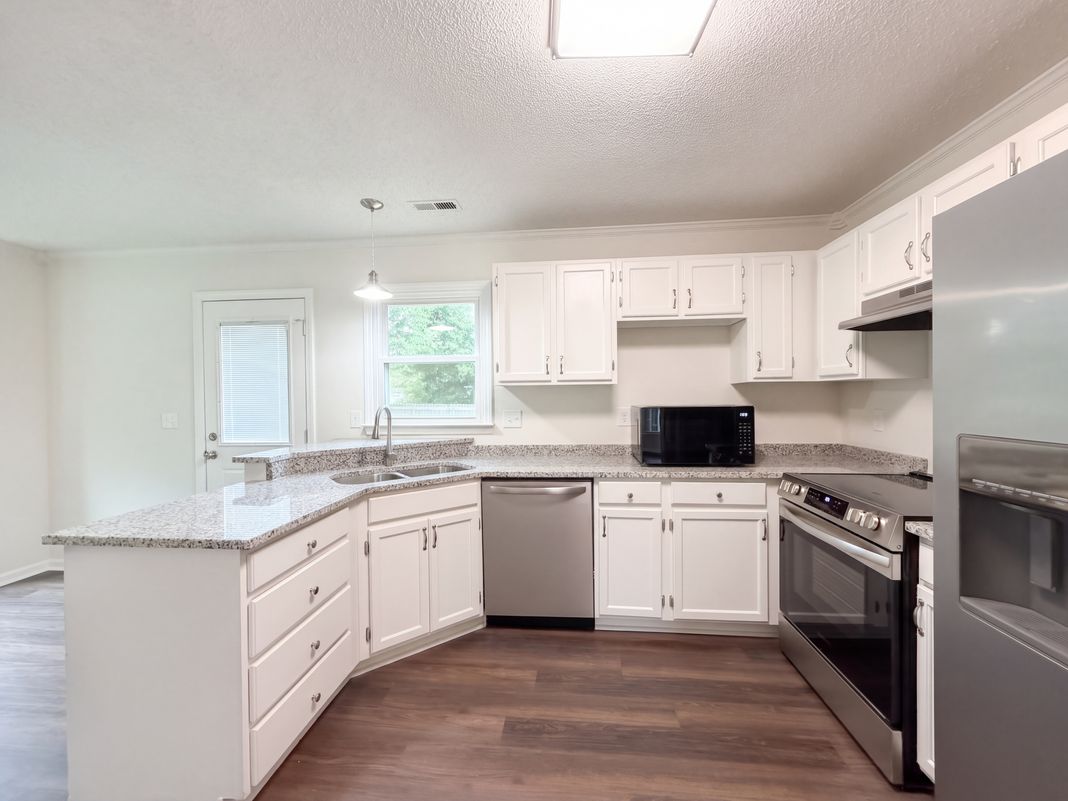 Property photo 2 of 1001 Kingstree Ridge Dr