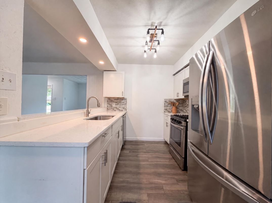 Property photo 2 of 1805 Brookview Dr