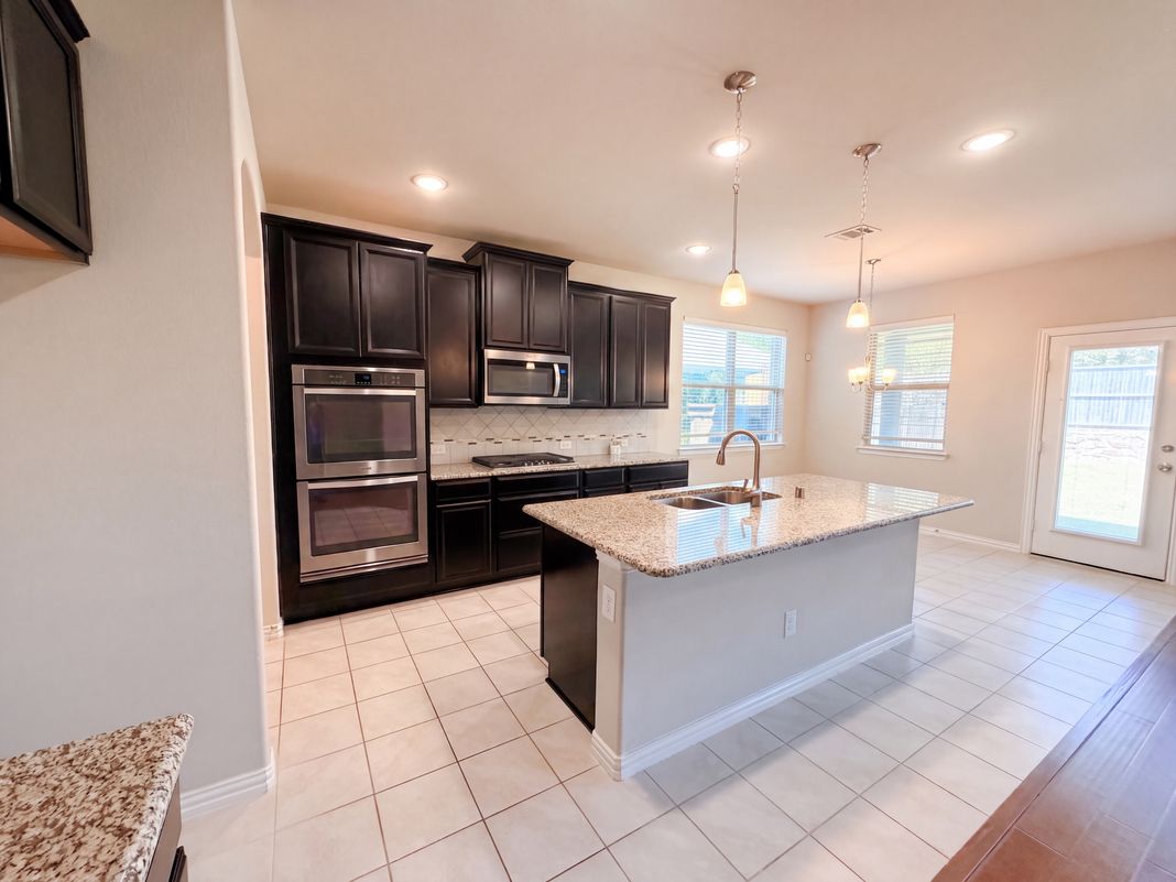 Property photo 2 of 2054 Avondown Rd