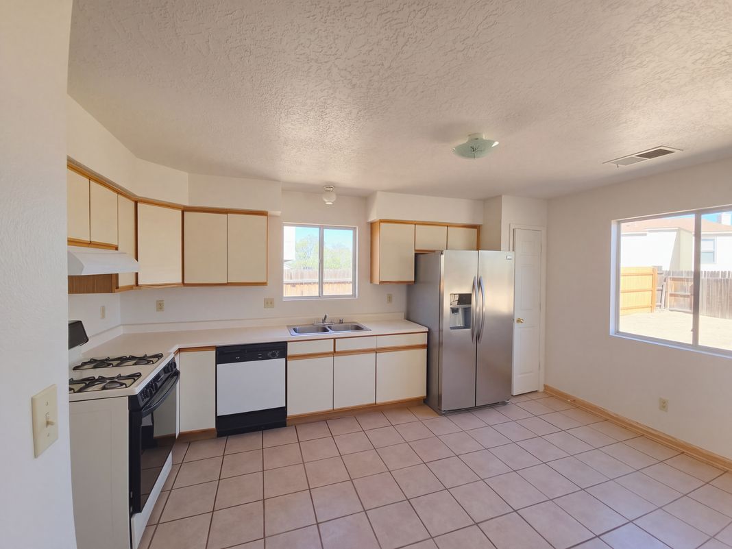 Property photo 2 of 1890 Raspberry Dr NE