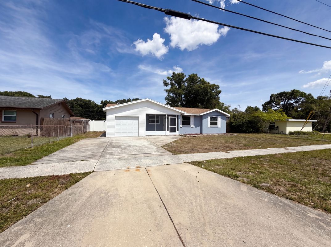 Photo 18 of 25 of 15525 Bedford Cir E, Clearwater, FL