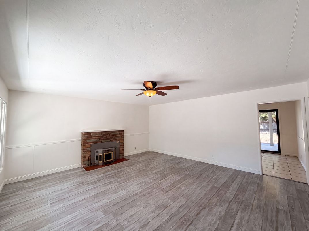 Property photo 3 of 719 N Crescent Ave