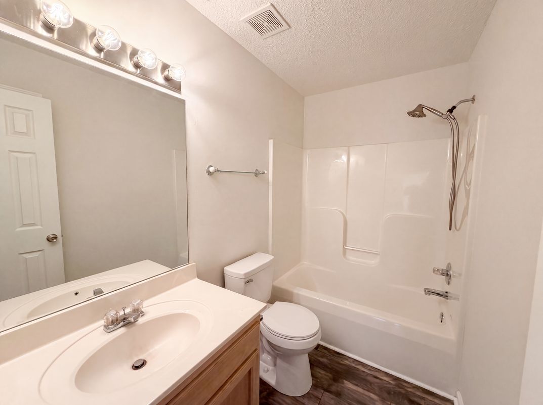 Photo 8 of 17 of 3609 Millington Dr, Clarksville, TN