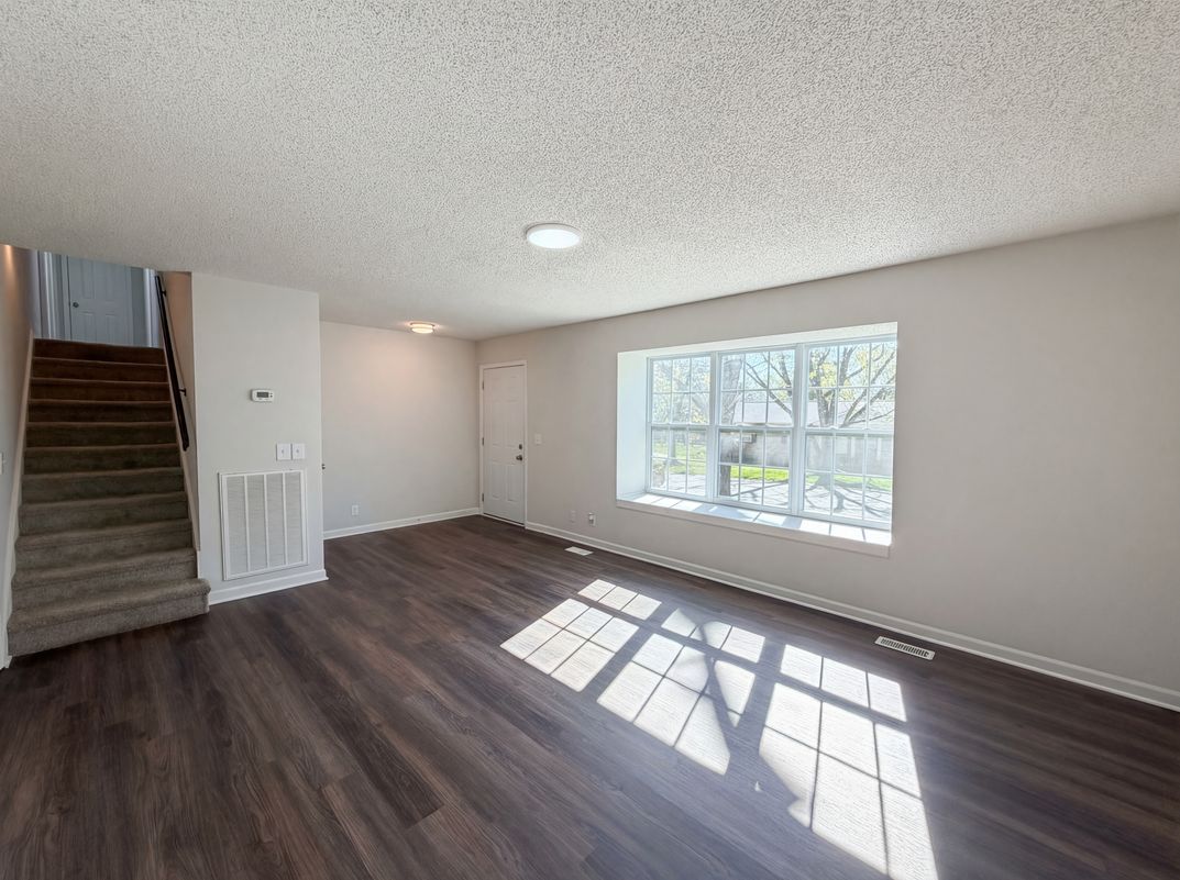 Property photo 3 of 5148 Roxborough Dr