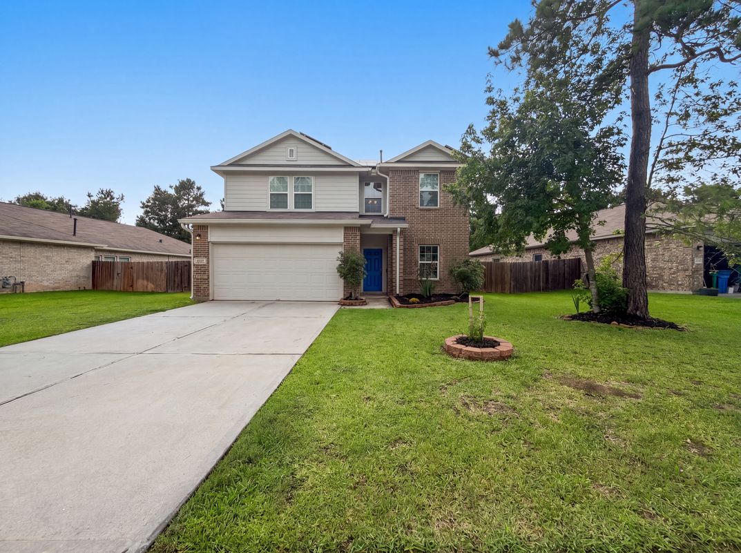 Property photo 1 of 18664 Legend Oaks Dr
