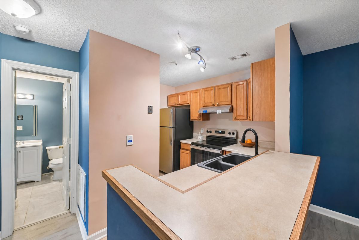 Property photo 2 of 4900 Avenida Del Sol Dr Apt 102