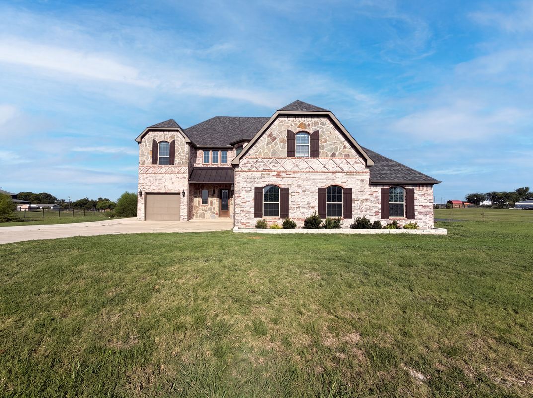 Property photo 1 of 1208 Redbud St