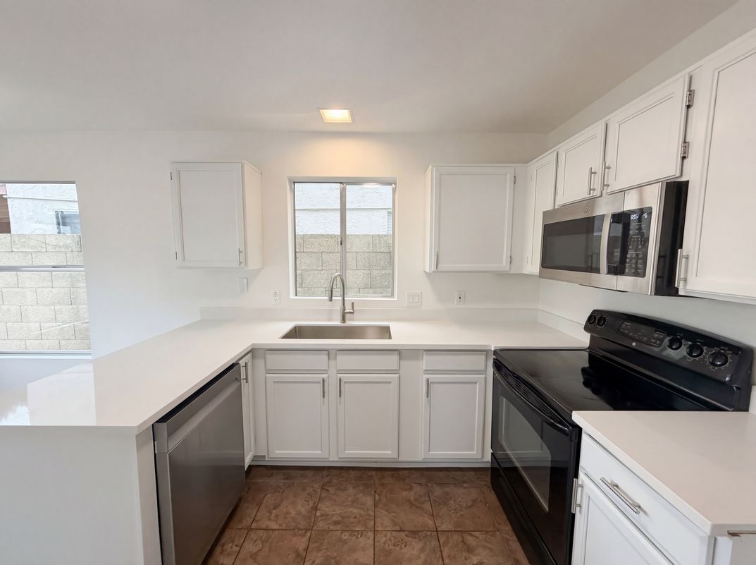 Property photo 2 of 4058 W Chama Dr