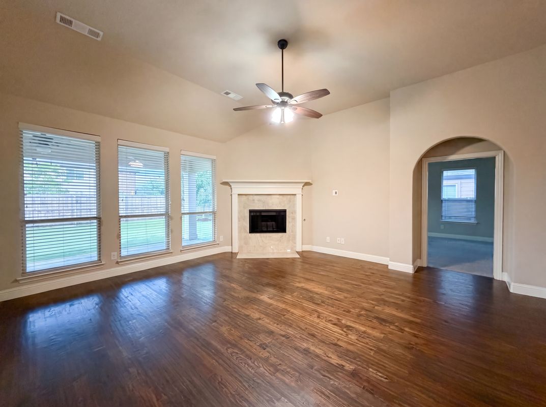 Property photo 3 of 725 Lyndhurst Dr