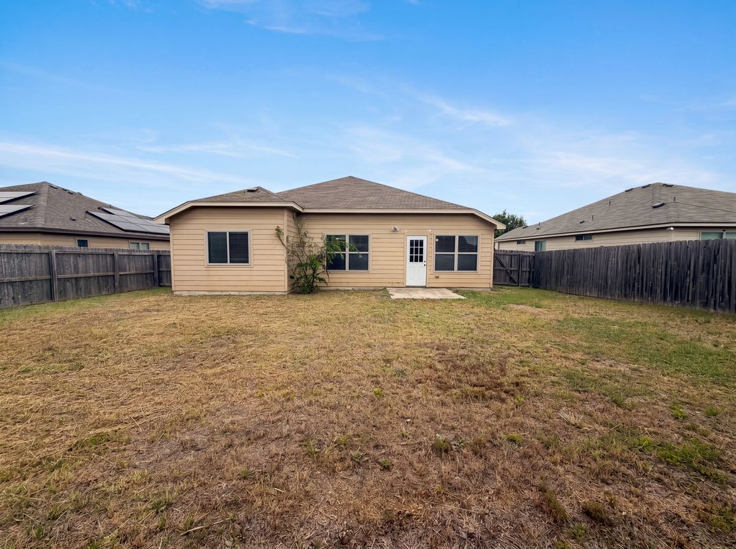 Photo 5 of 16 of 1023 Roanoke Dr, Temple, TX