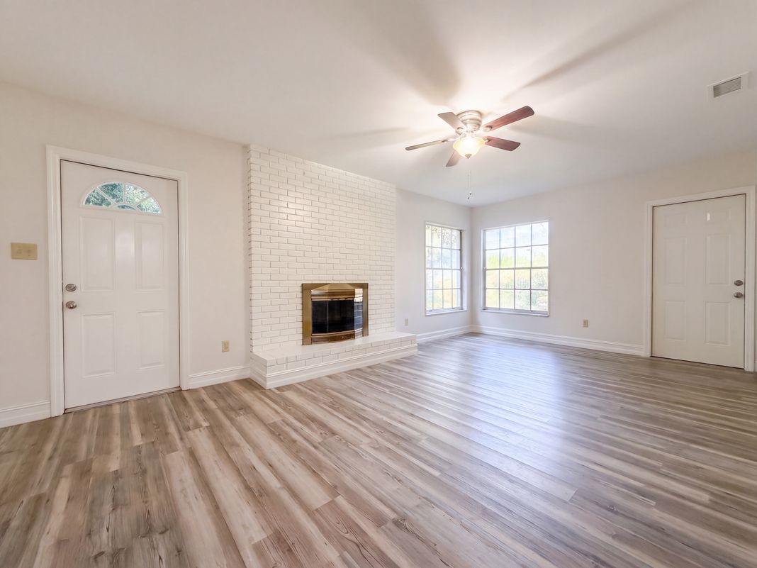 Property photo 3 of 601 Carolyn Dr