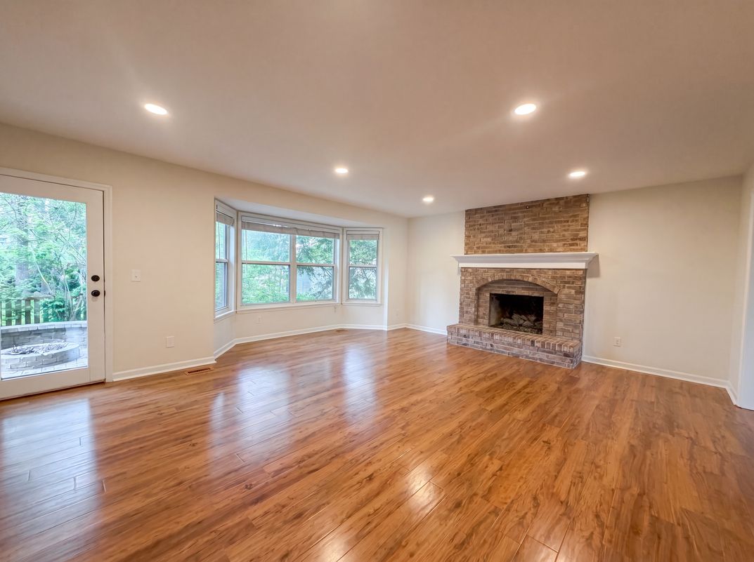 Property photo 3 of 16201 Surfview Ct