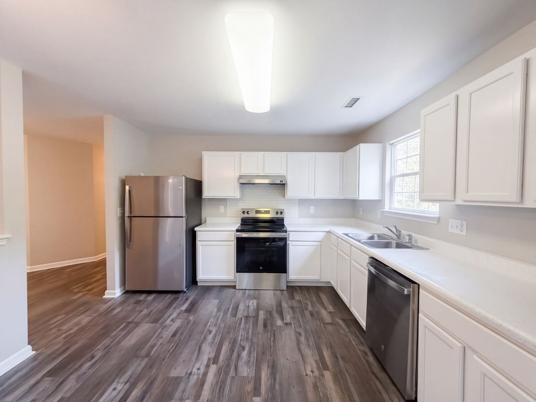 Property photo 2 of 6 Crimson Clover Ct