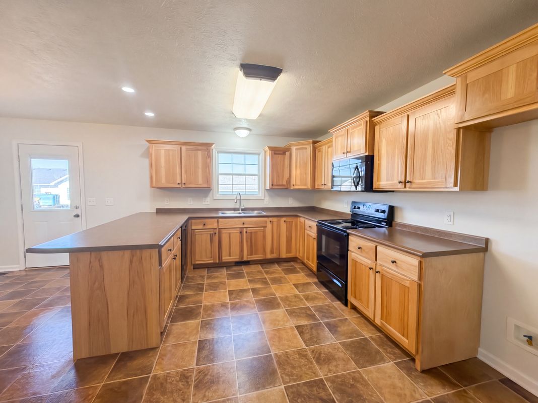 Property photo 3 of 141 Thacker Dr