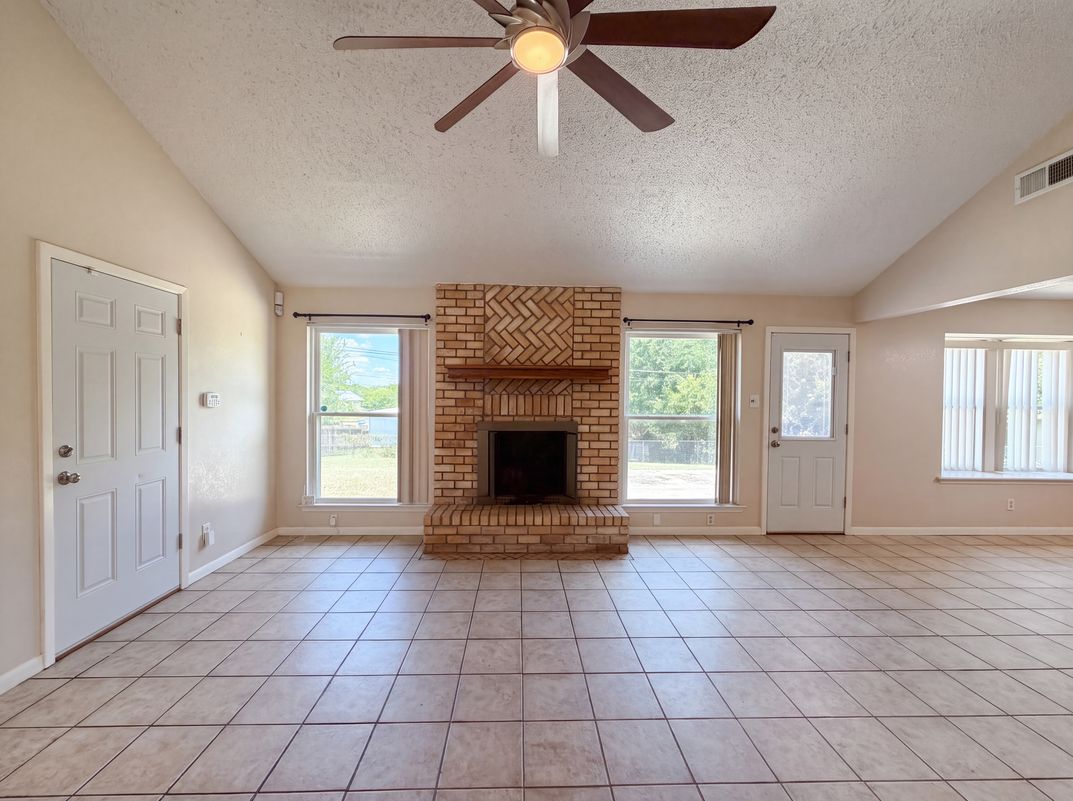 Property photo 3 of 2803 Persimmon Dr