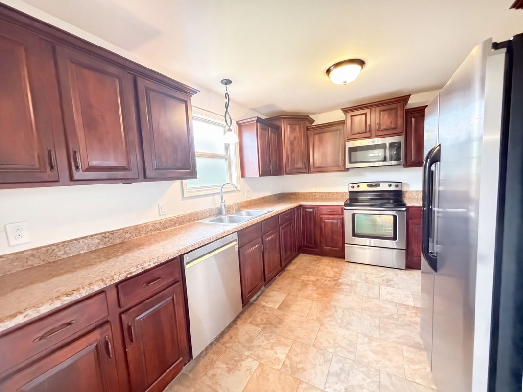 Property photo 2 of 671 Fox Trail Ct