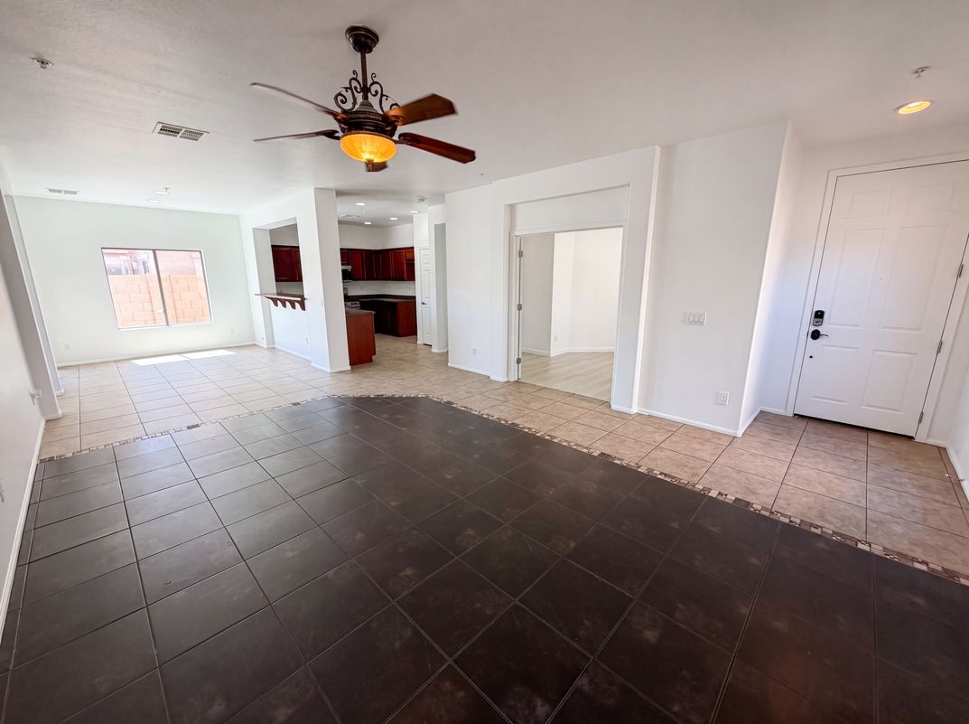Photo 7 of 27 of 934 E Overlin Dr, Avondale, AZ
