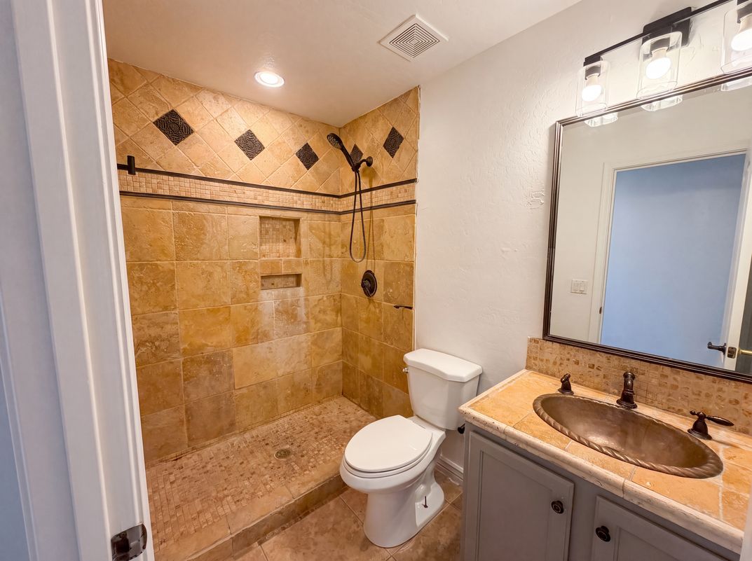 Photo 15 of 35 of 17645 W Hale Bopp Dr, Goodyear, AZ