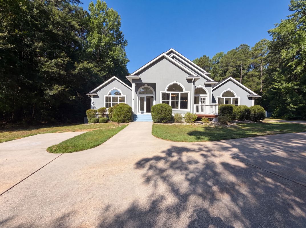 Property photo 1 of 502 Live Oaks Ct