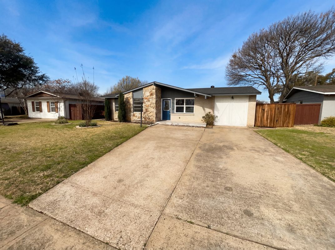 Property photo 1 of 8541 Strathmore Dr