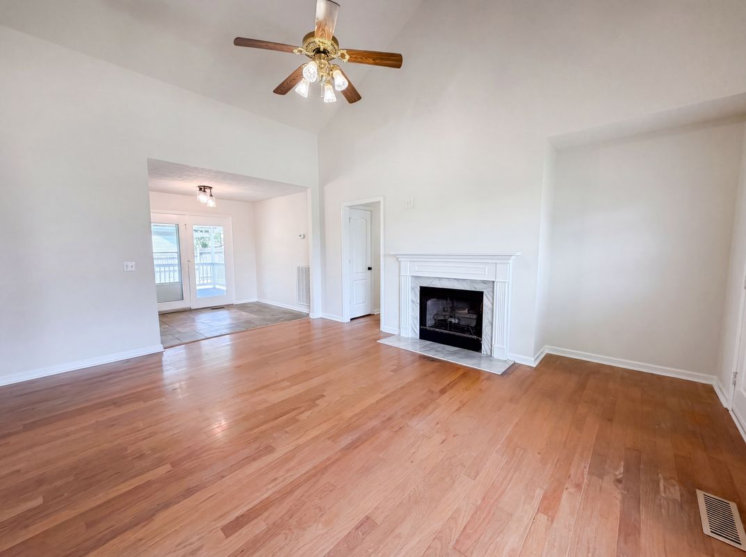 Property photo 3 of 1037 Shadowbrook Dr