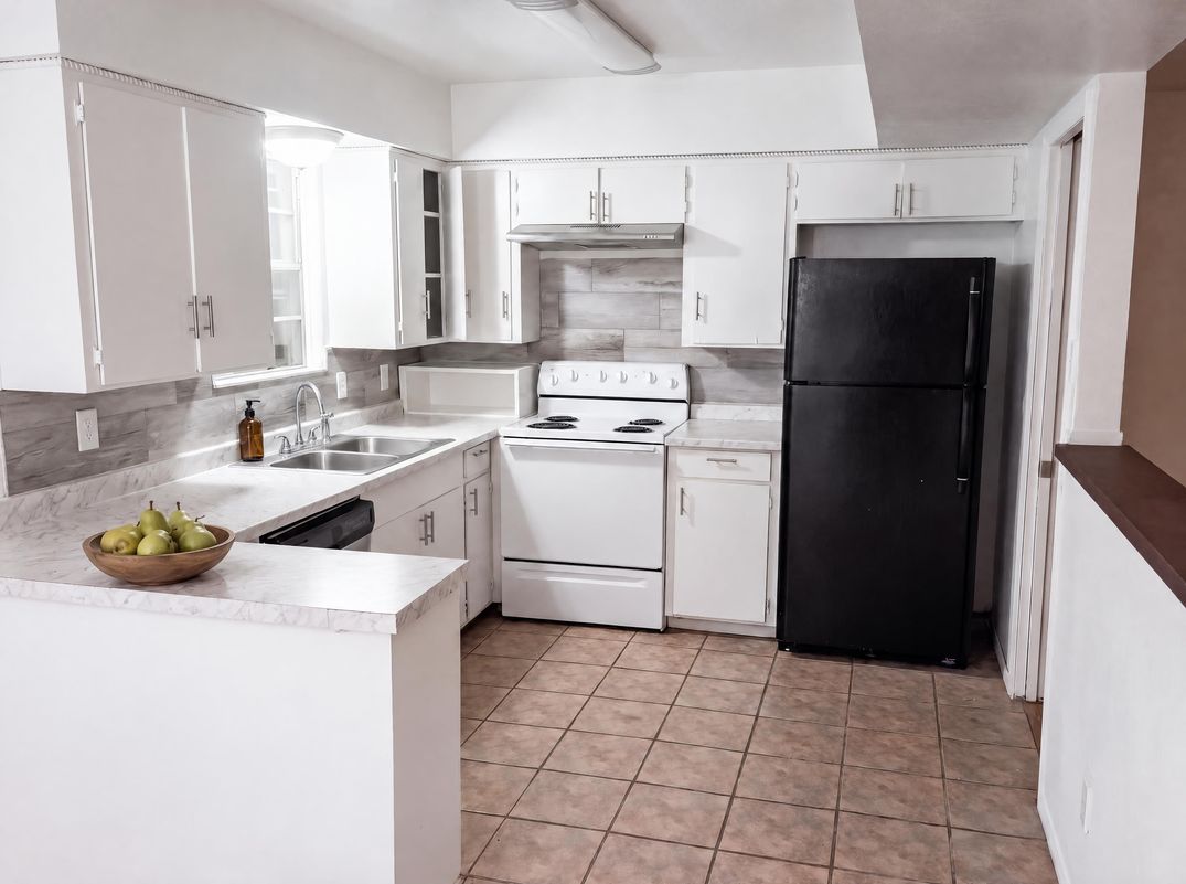 Property photo 2 of 736 W Borden St