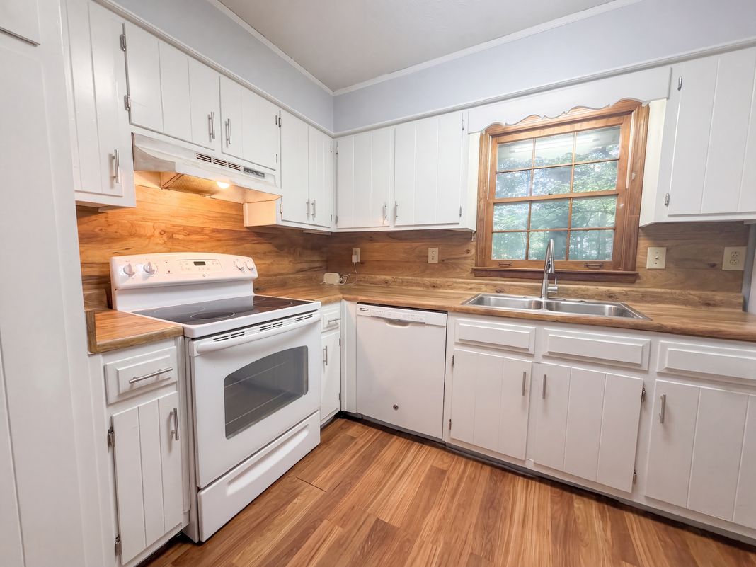 Property photo 2 of 3318 Ben Hill St SW