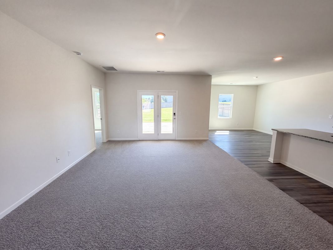 Property photo 3 of 62 Pond Ct