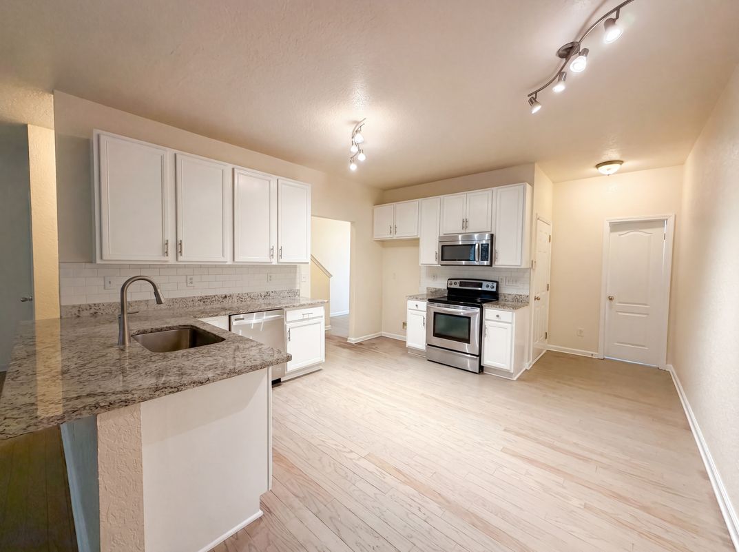 Property photo 2 of 5080 Windsor Forrest Ln