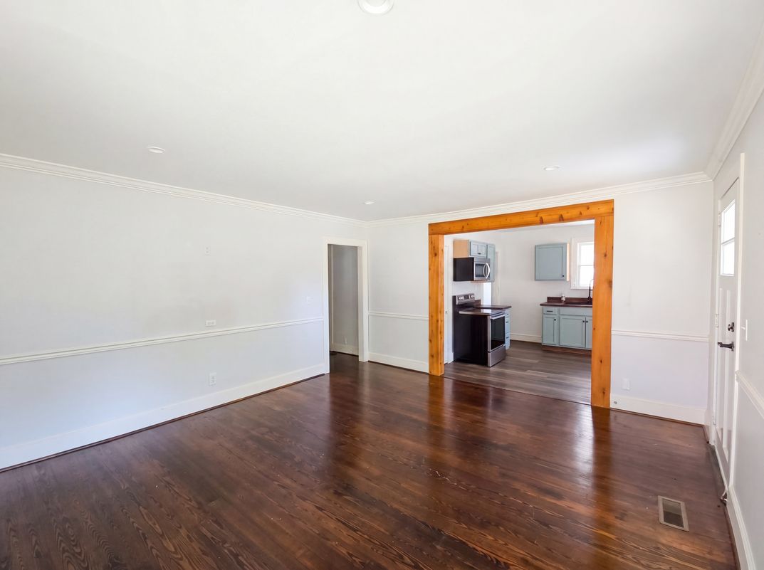 Property photo 3 of 1401 E 9th St