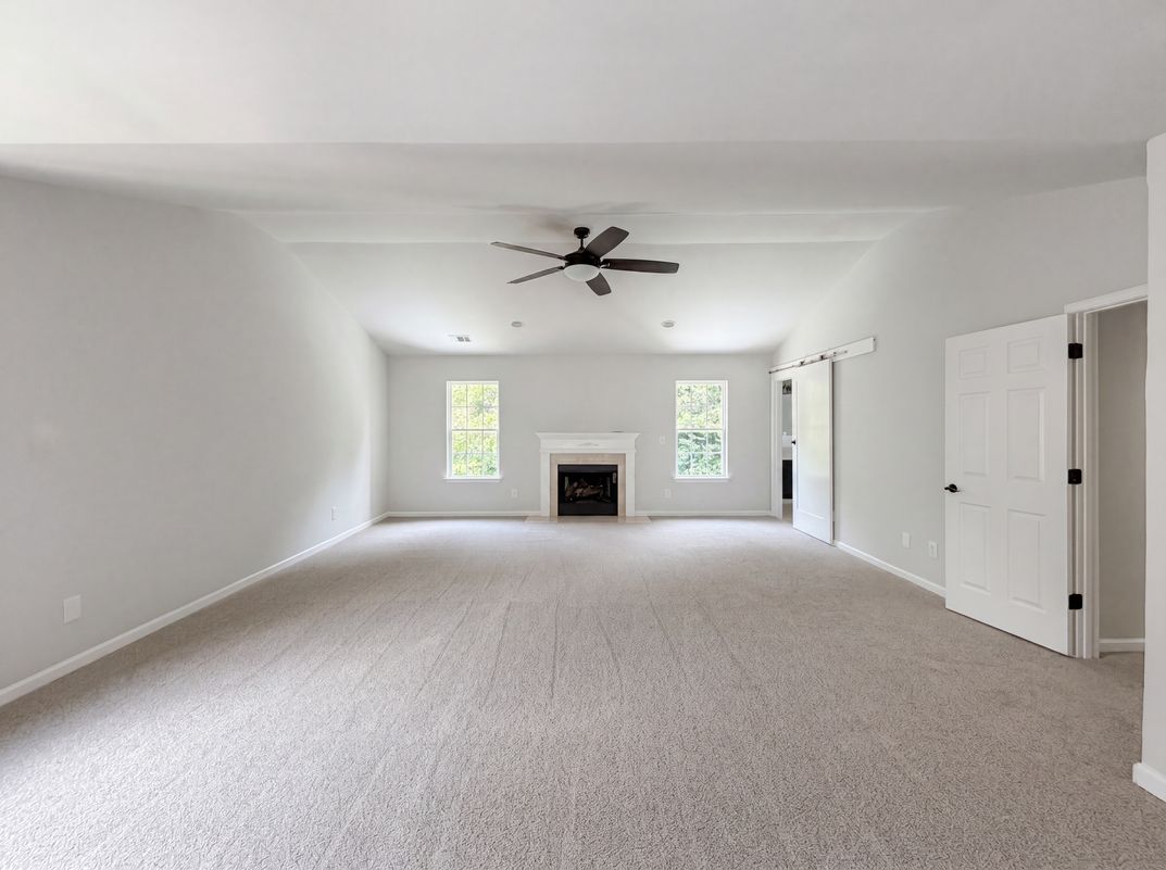 Photo 4 of 23 of 4024 Fifendrum Ln, Charlotte, NC