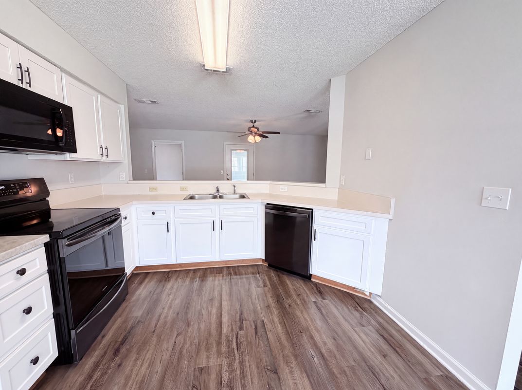 Property photo 2 of 1708 Ashwood Cir