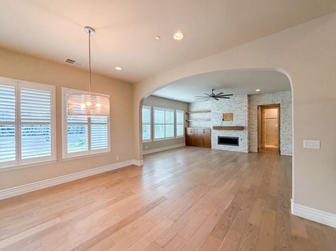 Property photo 3 of 5601 Lakepointe Dr