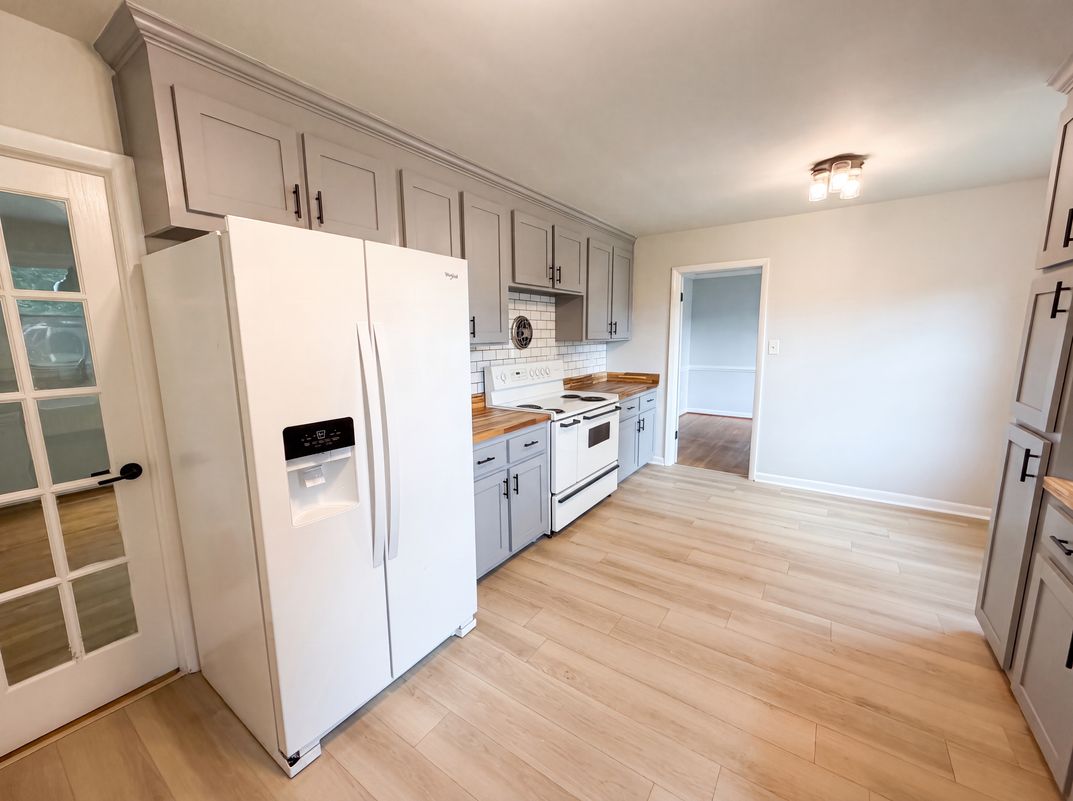 Property photo 2 of 1016 Forestview Dr