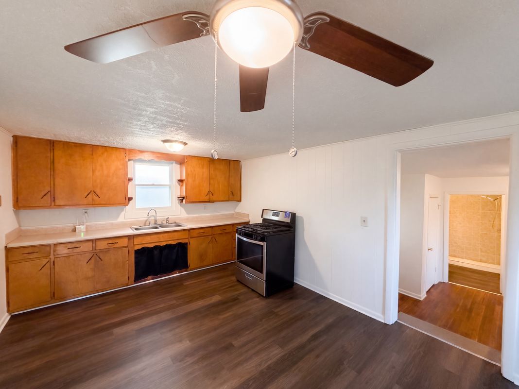 Property photo 2 of 207 E Park St