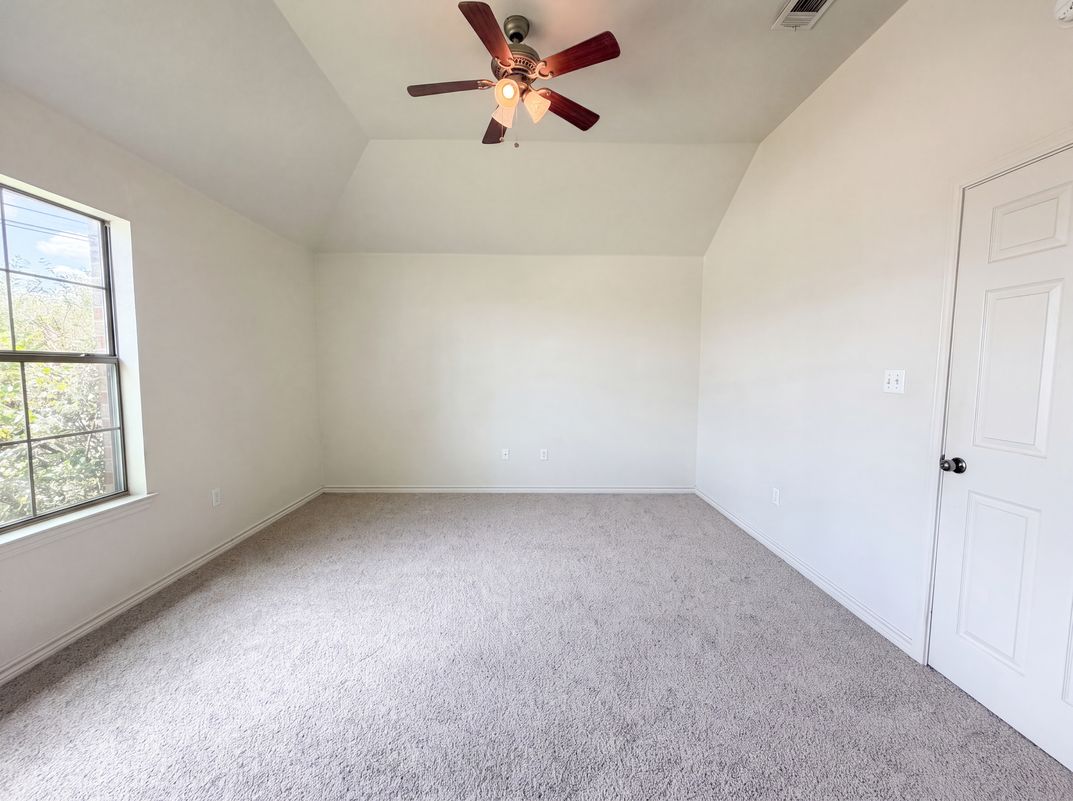 Photo 4 of 16 of 2512 Saulsbury Dr, Temple, TX