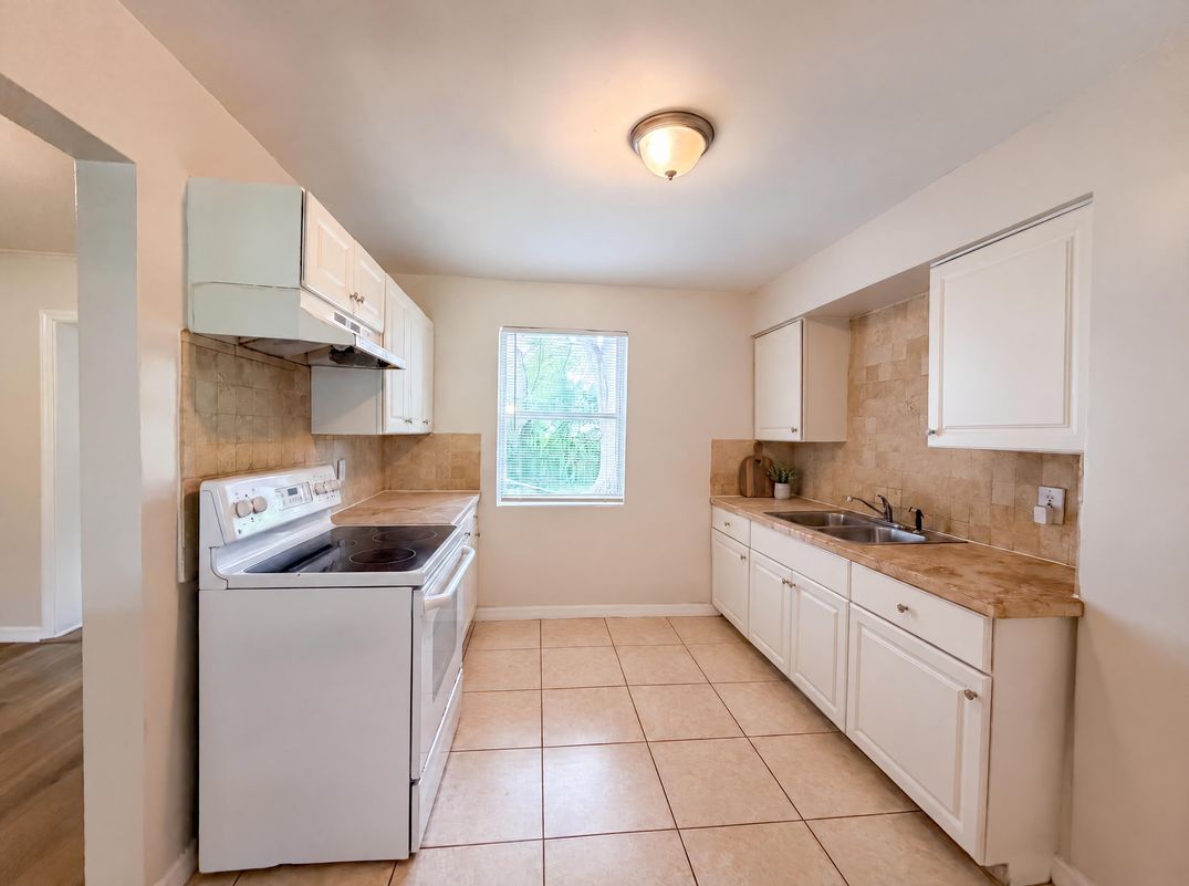 Property photo 2 of 3740 Ballejo Ct W