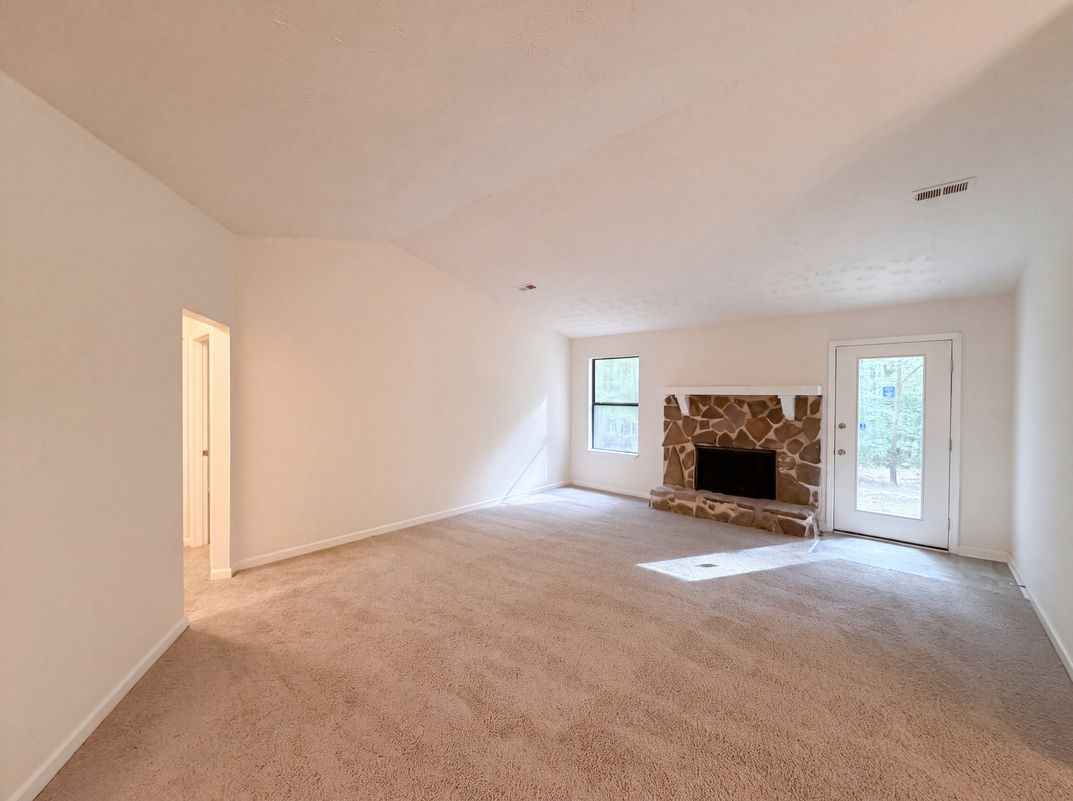 Property photo 3 of 670 Marsh Ct