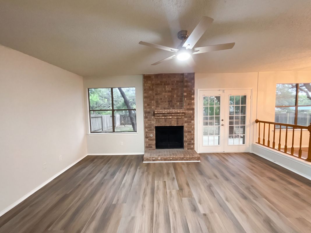 Property photo 3 of 7724 Benbrook