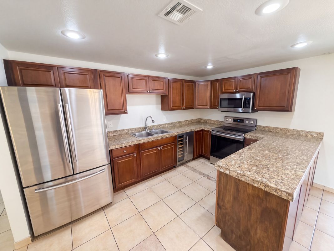 Property photo 2 of 6208 W Alvarado Rd