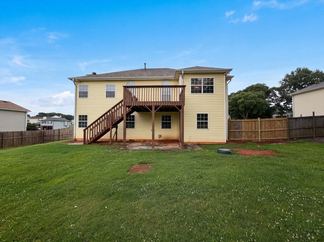 Photo 5 of 32 of 5355 Queen Ester Ct, Ellenwood, GA