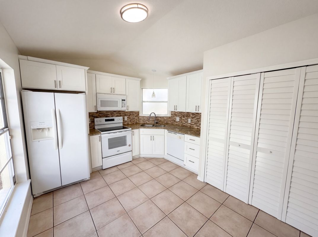 Property photo 2 of 9814 Dean Cove Ln