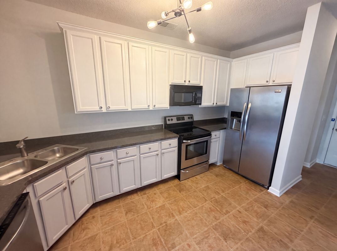 Property photo 2 of 7553 Rutgers Cir