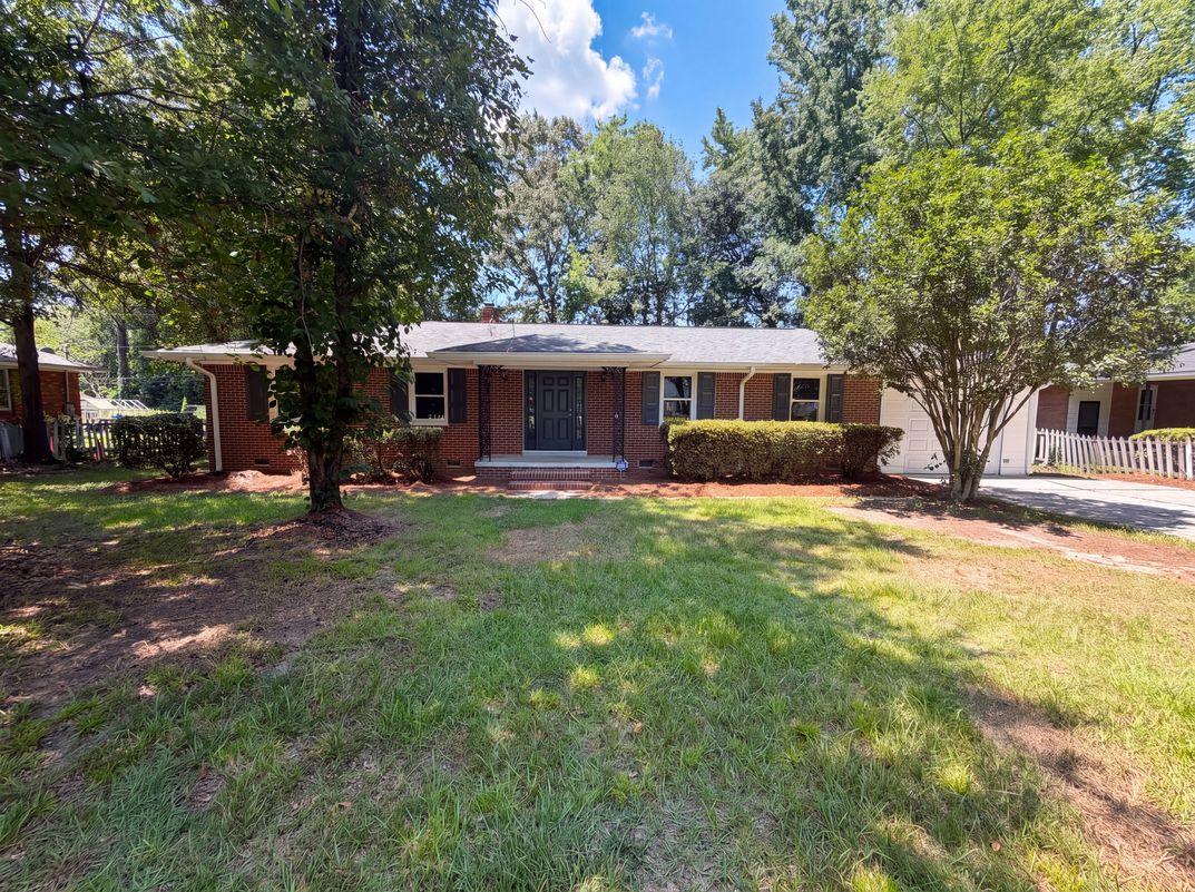 Property photo 1 of 927 Greenlawn Dr
