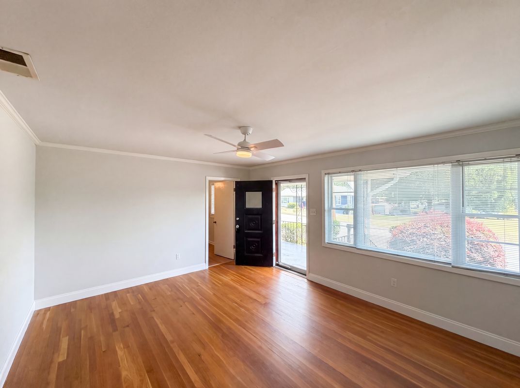 Property photo 3 of 608 E Ryder Ave