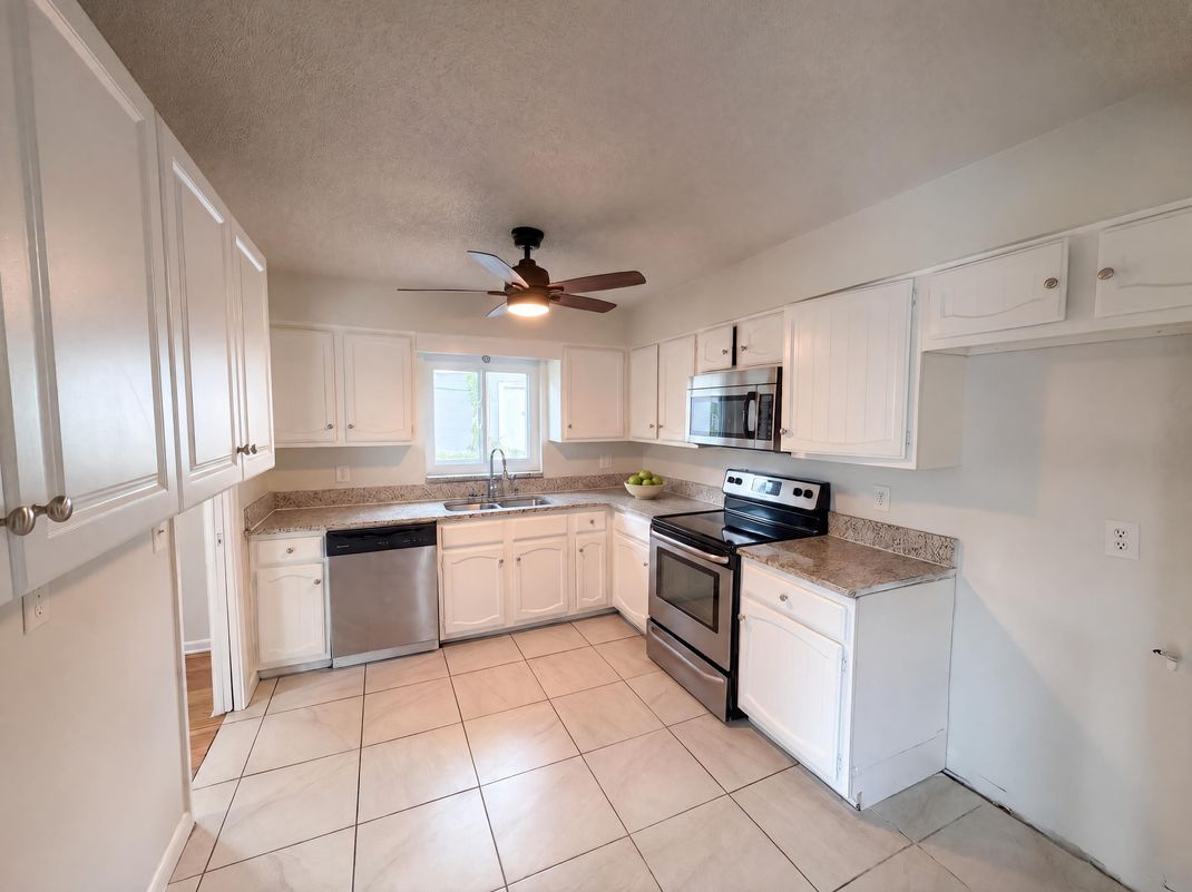Property photo 2 of 4610 Devon Ave