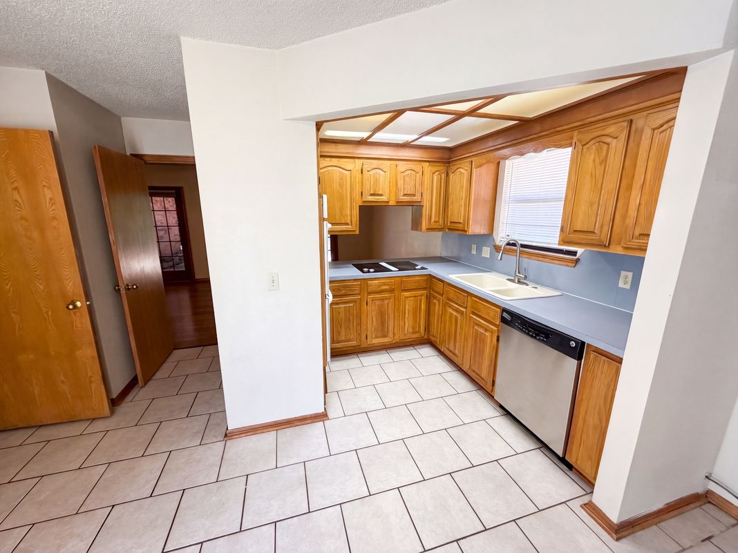 Property photo 2 of 1536 Creekside Dr
