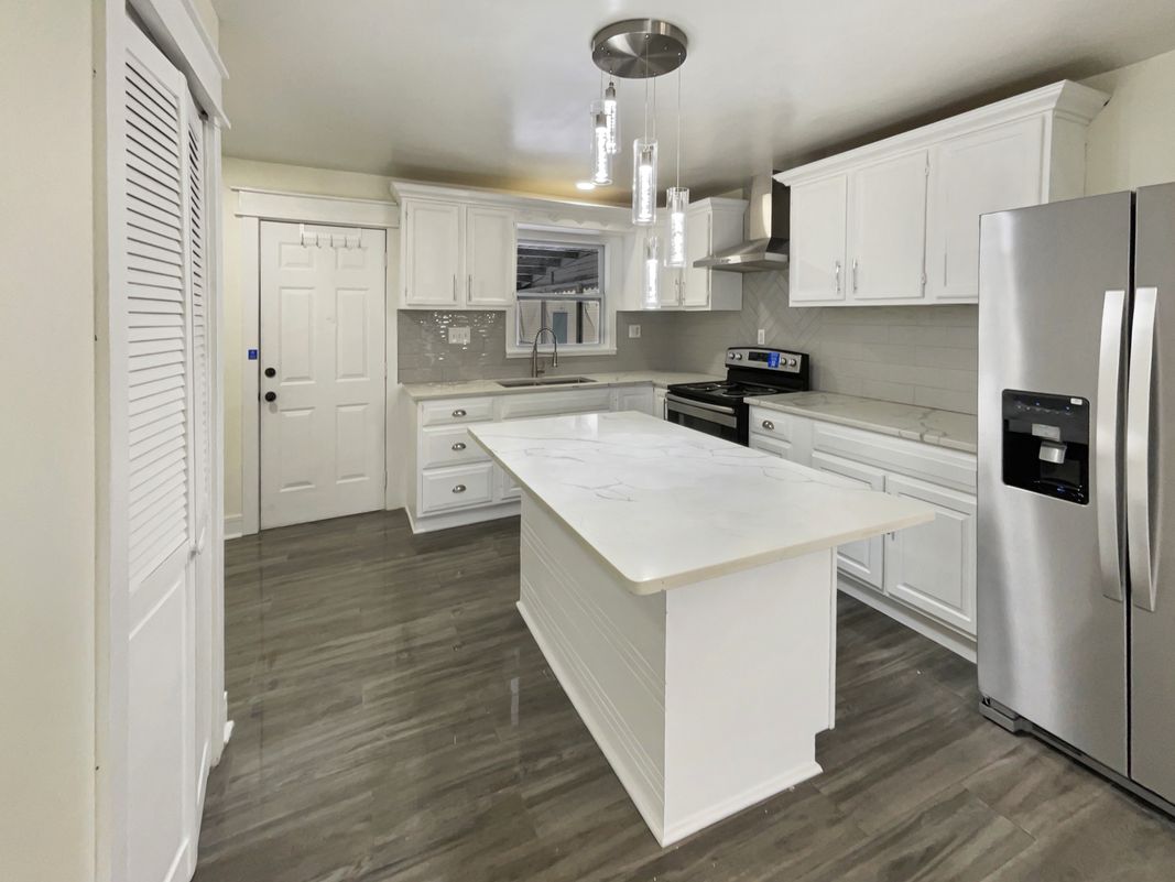 Property photo 2 of 4055 N Grand Ave